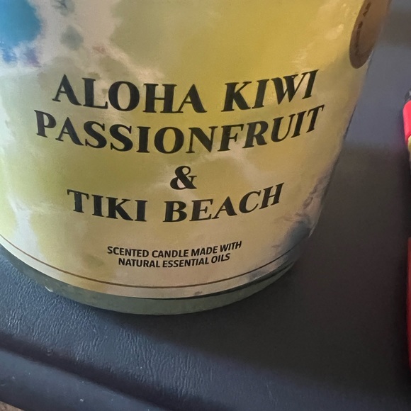 Bath & Body Works Accents Aloha Kiwi Passion Fruit And Tiki Candle